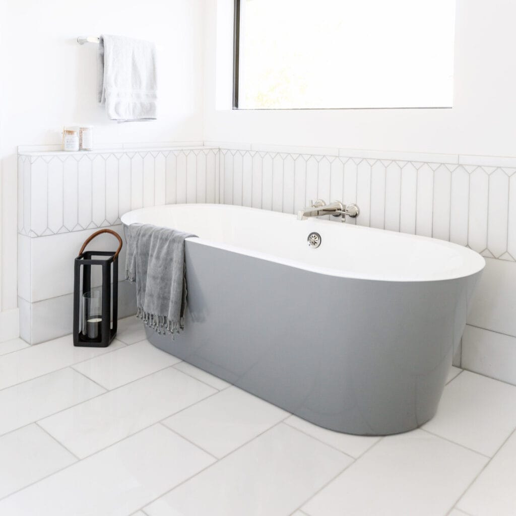 Modern Bathroom Tub Interior Design